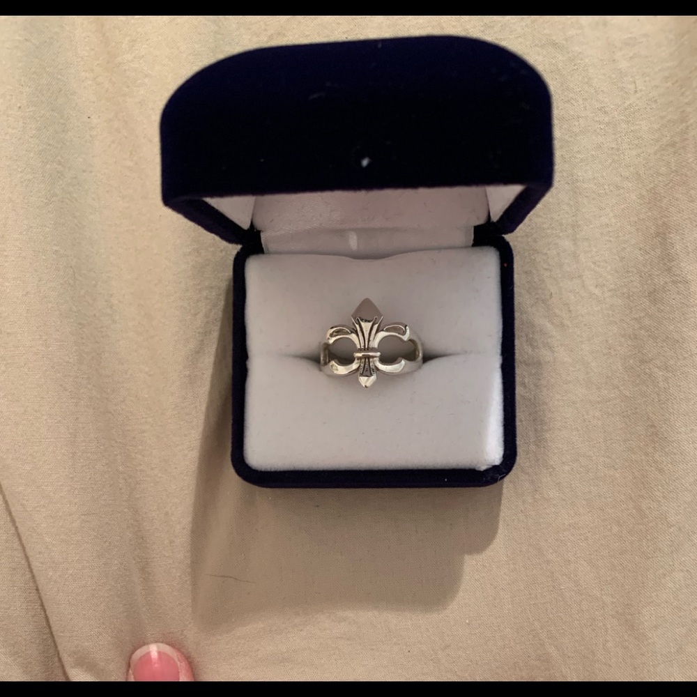 Fleur de lis ring